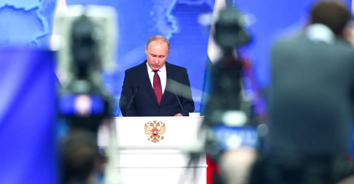 Putin k národu: Nesmíme čekat na příchod komunismu, změny jsou nutné už teď