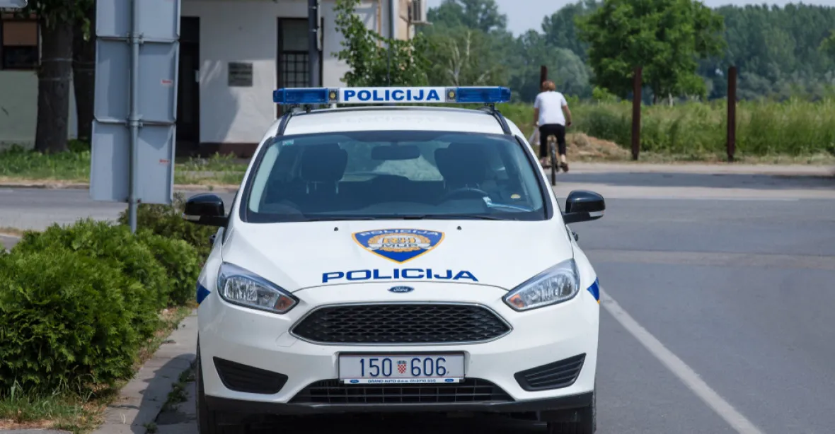 Otec v Chorvatsku vyhodil ráno čtyři malé děti z balkonu