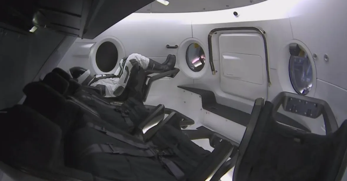 VIDEO: K ISS letí nová loď Crew Dragon. V křesle pilota má hrdinku z Vetřelce