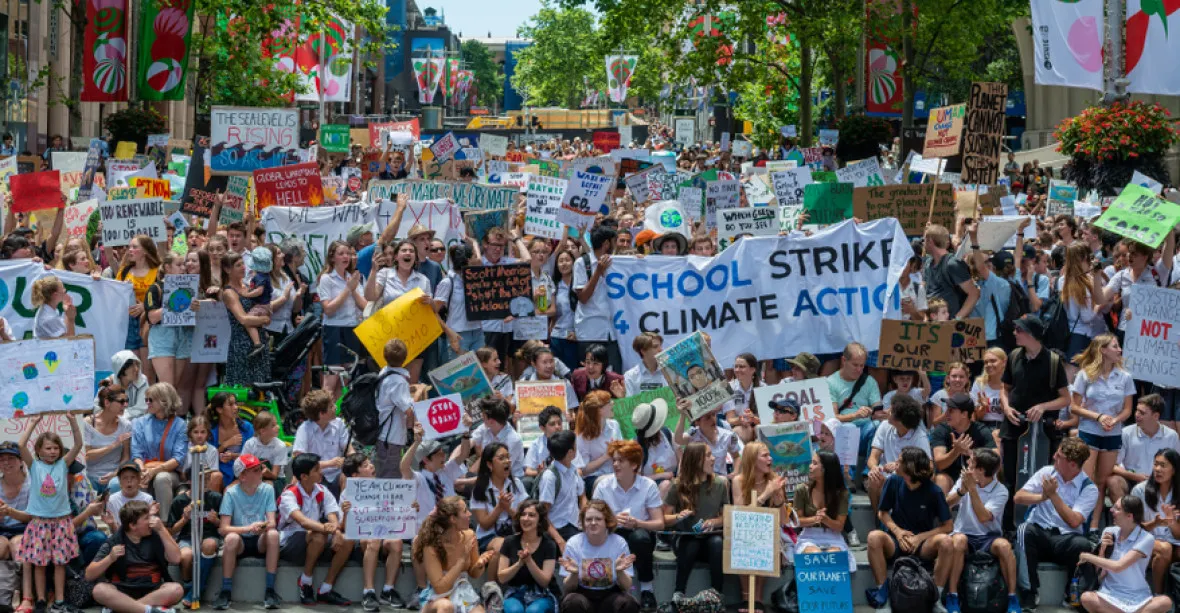 „Velmi dobrá iniciativa,“ pochválila Merkelová školáky, kteří protestují proti změnám klimatu