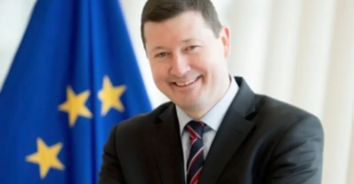 Sebevražda právničky nesouvisí s vlivným tajemníkem Selmayrem, odmítá Evropská komise