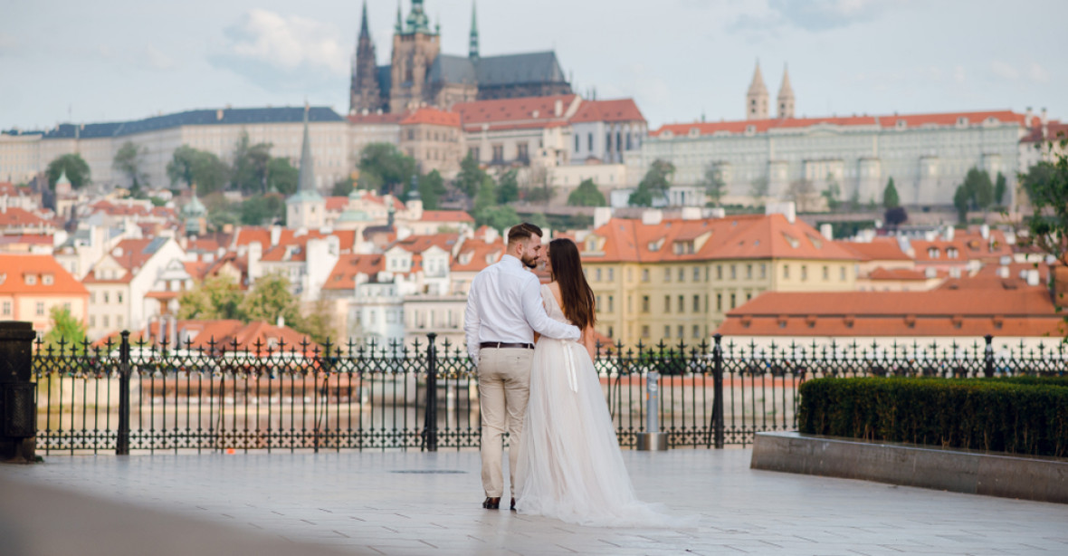Trend se obrací. V Česku ubylo rozvodů i mimomanželských dětí. Sňatků je nejvíc za 11 let