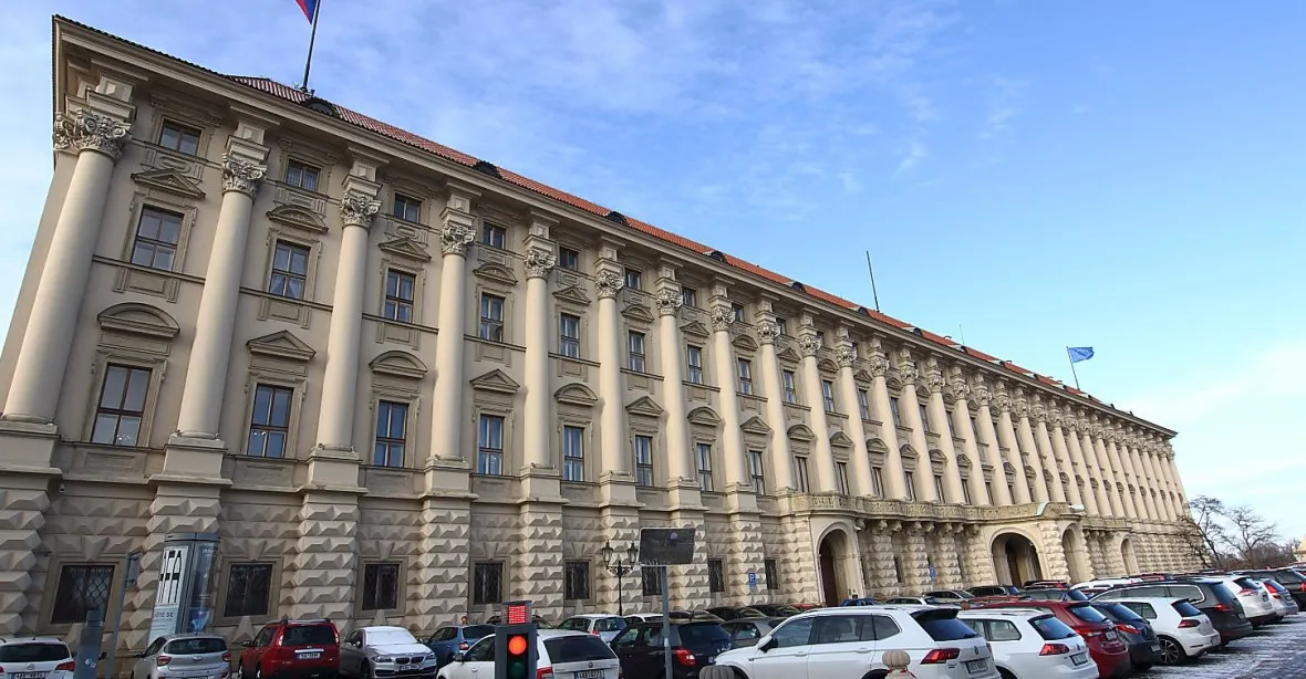 Ministerstvo zahraničí vyzvalo ruského velvyslance k rychlé nápravě situace kolem bytů