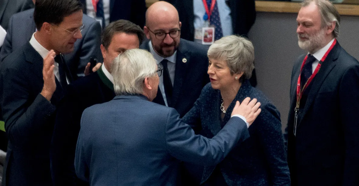 Další zbytečný summit? Lídři EU předběžně počítají se dvěma verzemi odkladu brexitu
