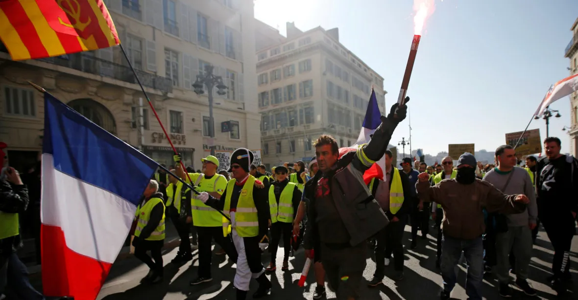Francie zakázala sobotní protest žlutých vest okolo Champs-Elysées