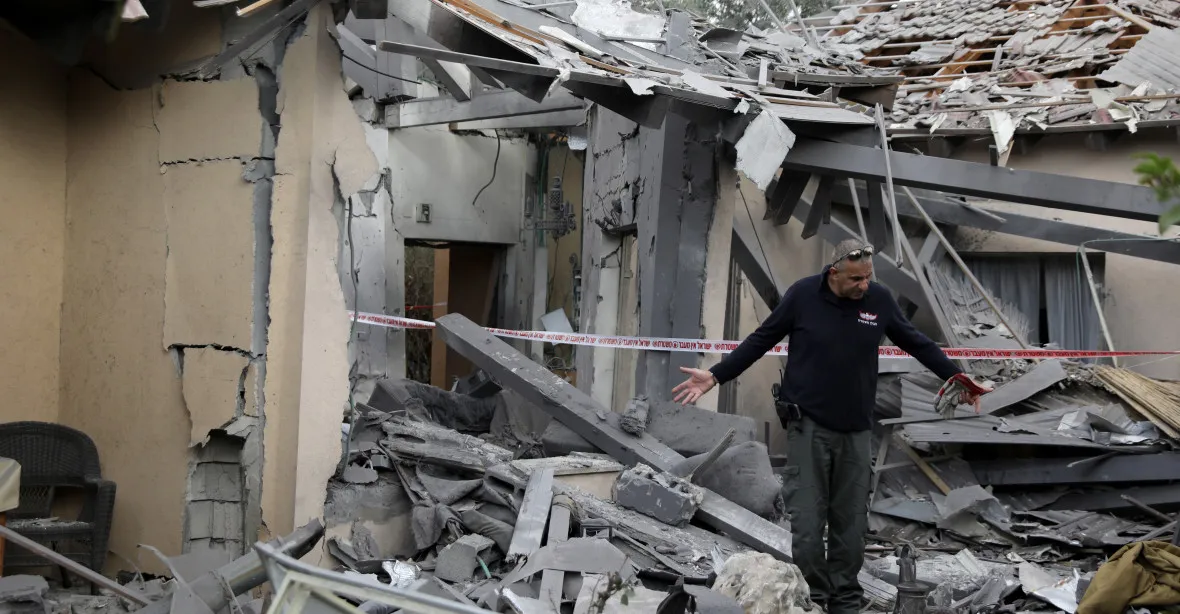 Dům u Tel Avivu zasáhla raketa. Netanjahu slíbil „důraznou reakci“