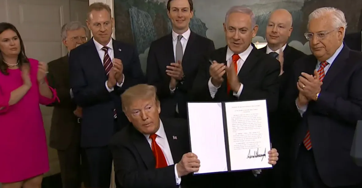 Trump podepsal dekret, kterým uznává svrchovanost Izraele nad Golanskými výšinami