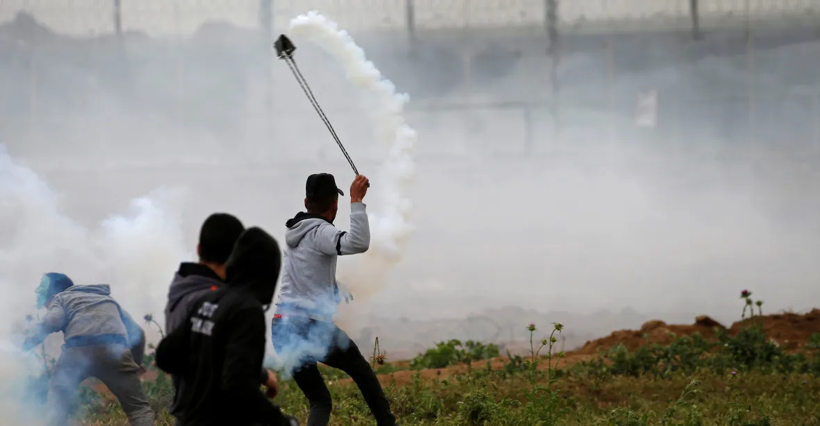 Při protestech u hranic Pásmy Gazy zahynuli čtyři Palestinci