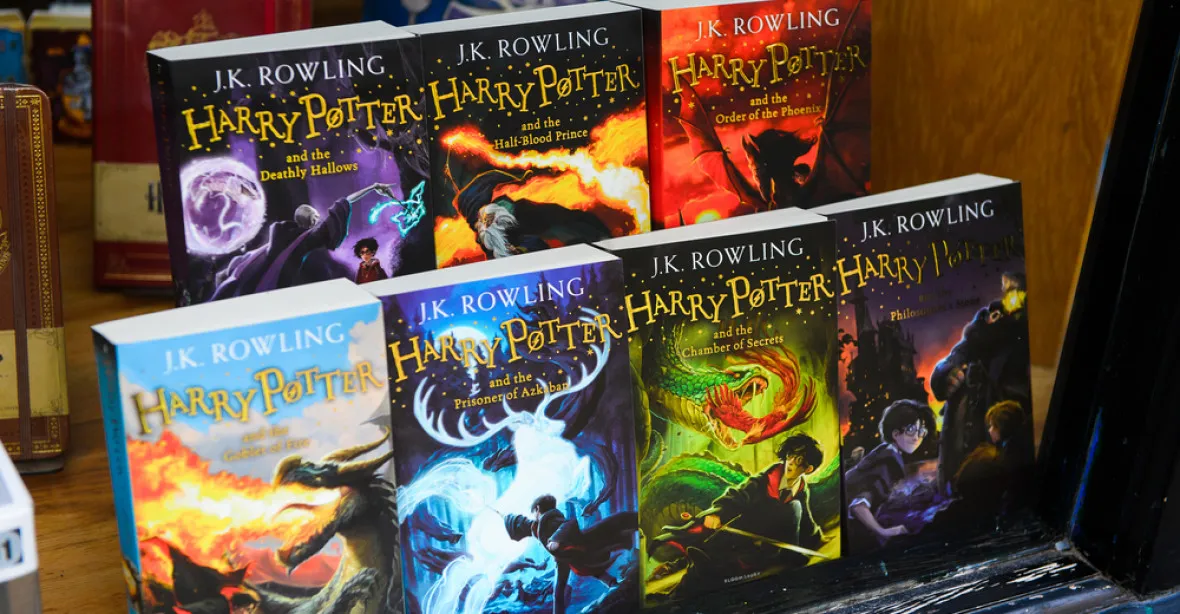 První vydání Harryho Pottera vydraženo za dva miliony. Jsou v něm překlepy i vzácný podpis