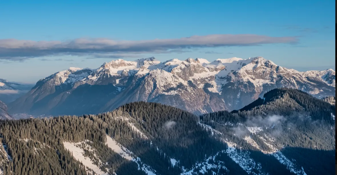 Tři turistky z Česka se vydaly v Alpách na tůru jen v teniskách. Zachránil je vrtulník