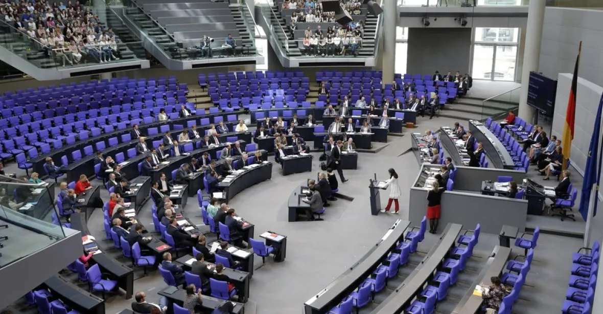 Němečtí poslanci bez nožů. V Bundestagu zakážou zbraně