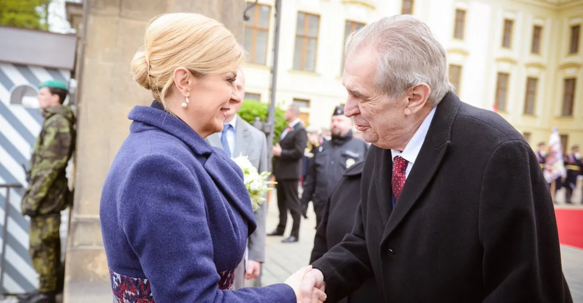 FOTO: Zeman přivítal na Hradě chorvatskou prezidentku Kitarovičovou