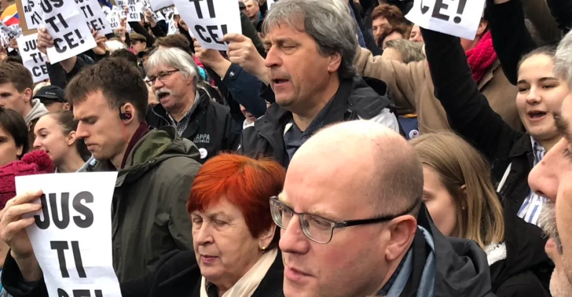 Překvapivá tvář v demonstraci za právní stát – expremiér Bohuslav Sobotka
