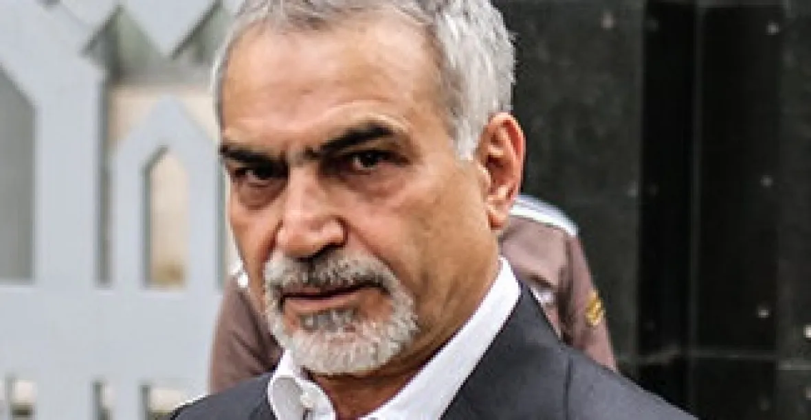 Bratr íránského prezidenta Rúháního byl odsouzen za korupci do vězení