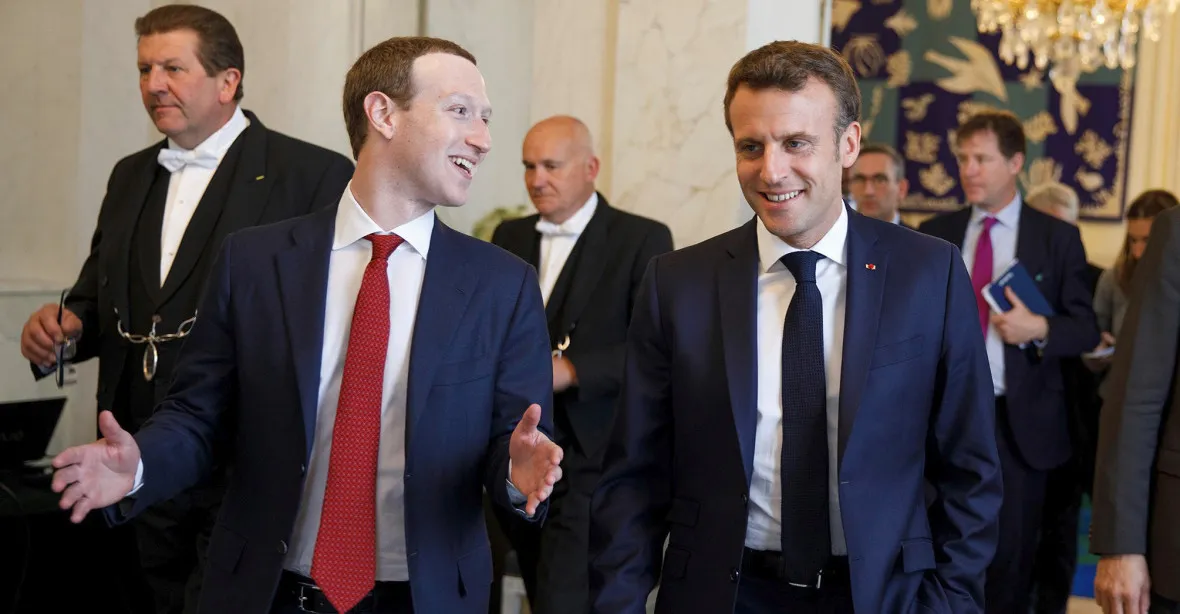 Zuckerberg na schůzce s Macronem „s optimismem přijal“ přísnější kontrolu sociálních sítí