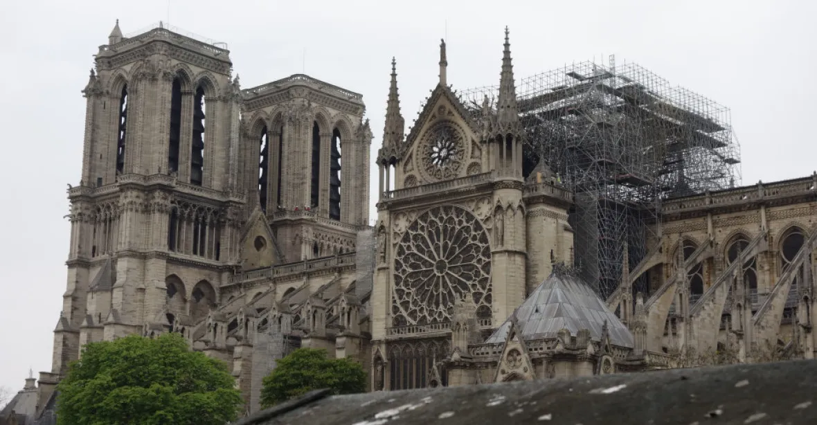Francie má zákon o rychlé rekonstrukci  Notre-Dame. Odborníci protestují