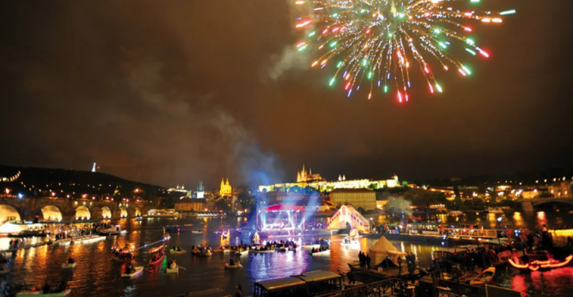 Živě vysílání: Praha si připomíná českého světce na Svatojánských slavnostech Navalis u břehu Vltavy