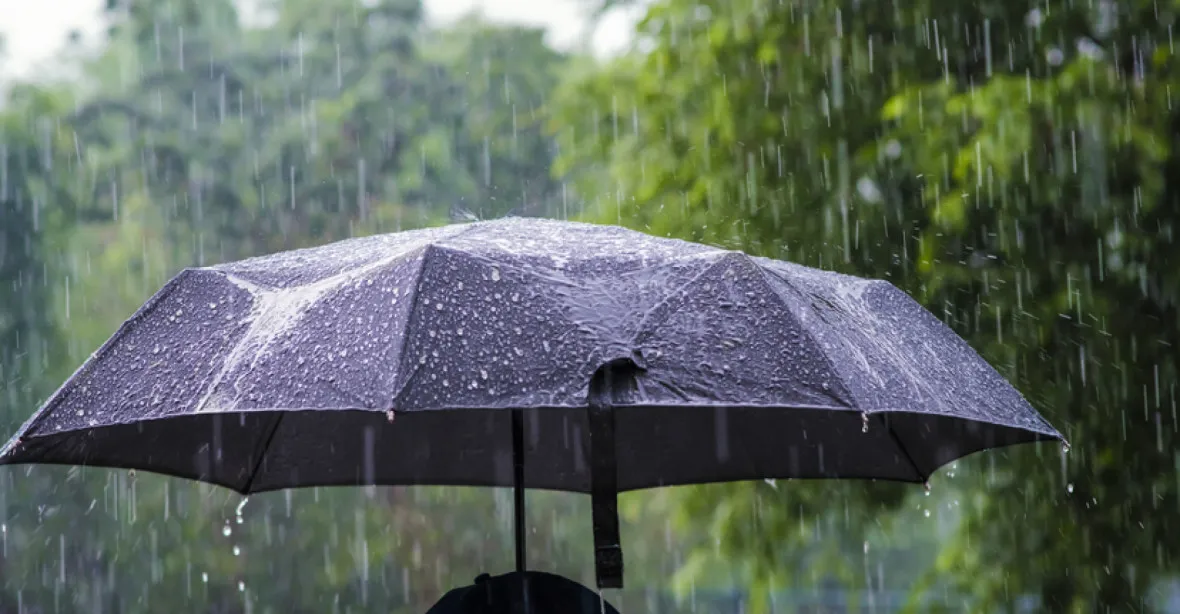 Meteorologové varují před vydatnými dešti. Mohou hrozit povodně