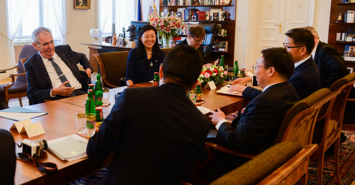 Číňané na Pražském hradě. Zeman přijal delegace z provincie Če-ťiang a banky ICBC