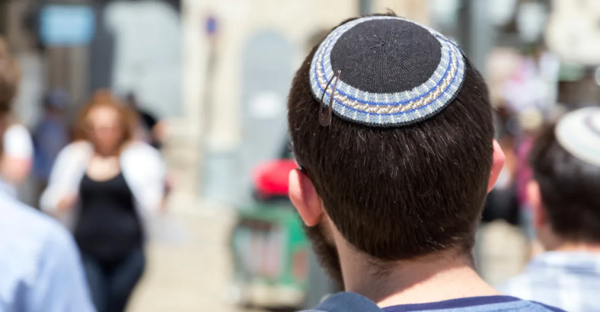 Německý pověřenec pro antisemitismus varoval Židy před nošením jarmulek
