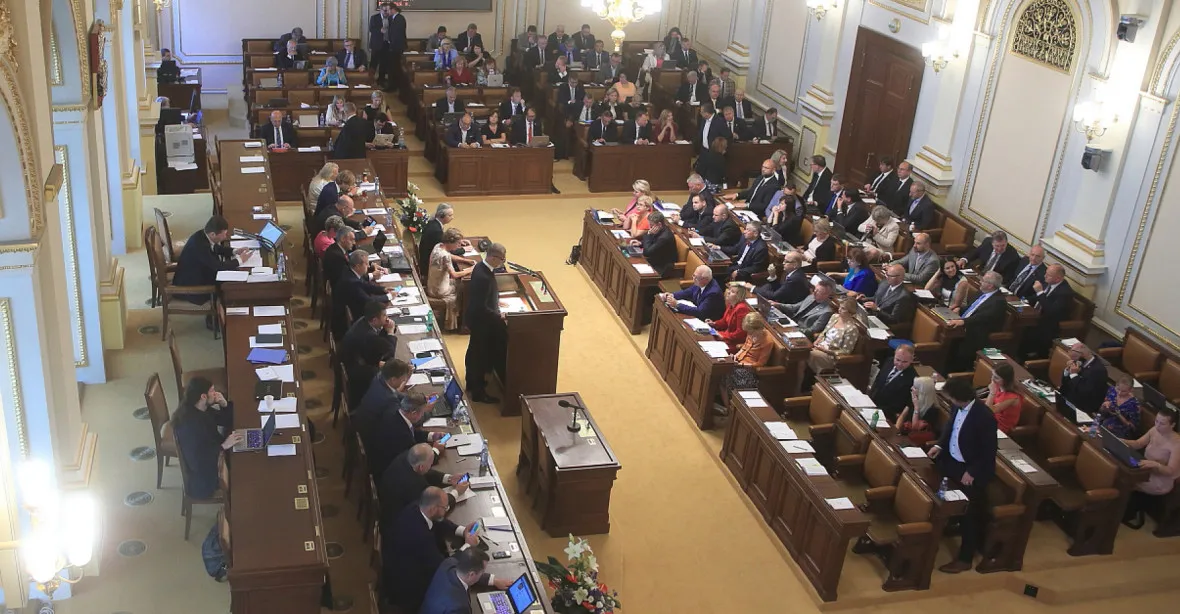Sněmovna odsoudila napadení Jakla i Feriho a vyvolávání nenávisti