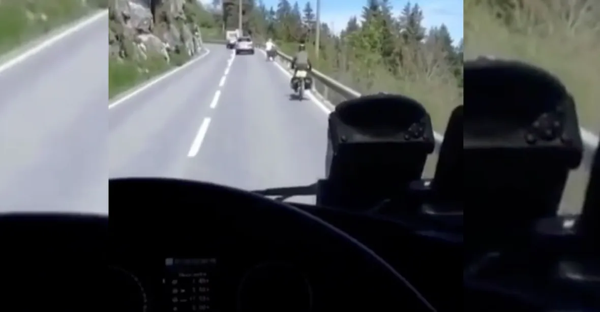 VIDEO: Řidič náklaďáku spustil na cyklisty smršť nadávek. Dostal za to vyhazov