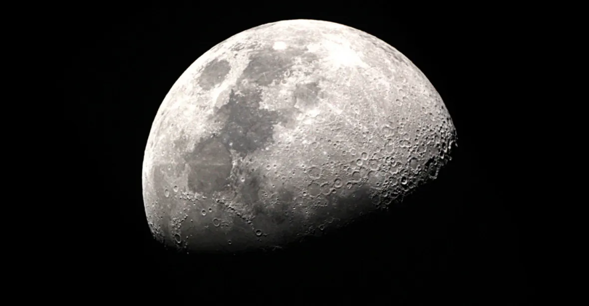 Měsíc se scvrkává, a to způsobuje „měsícotřesení“