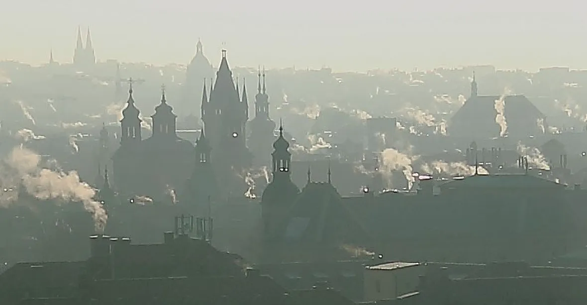 Praha schválila závazek snížit emise CO2 o 45 % do roku 2030. Závazek je dle opozice nekonkrétní