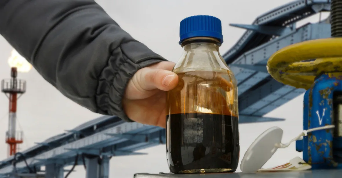 Ropovodem Družba míří do Česka zřejmě kontaminovaná ropa, dopravce to popřel
