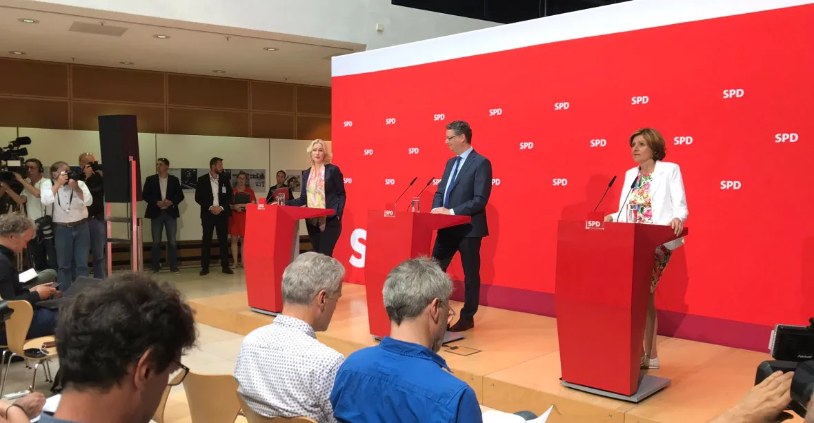 Hledá se šéf a šéfka německé SPD. A má to být genderově vyvážené duo