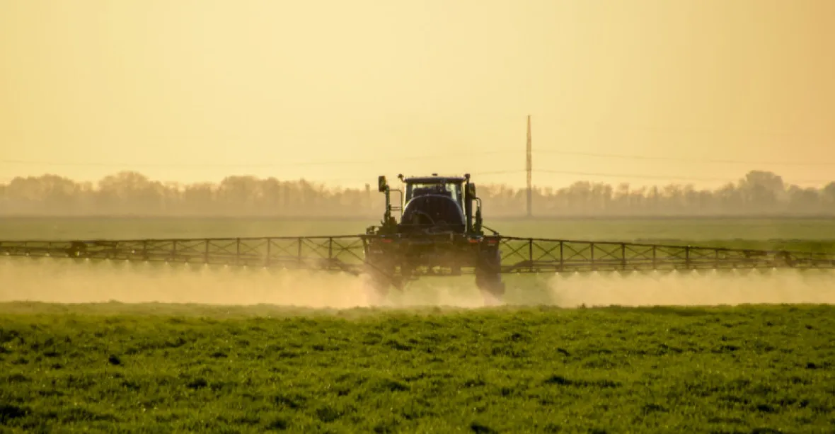 Rakouští poslanci jako první v EU schválili zákaz glykofosfátu