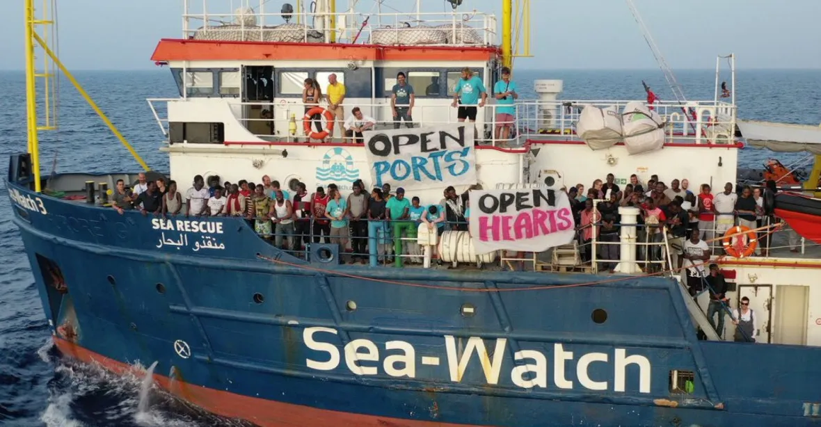 Kapitánka lodě Sea-Watch 3, která sbírala migranty, se skrývá kvůli výhrůžkám