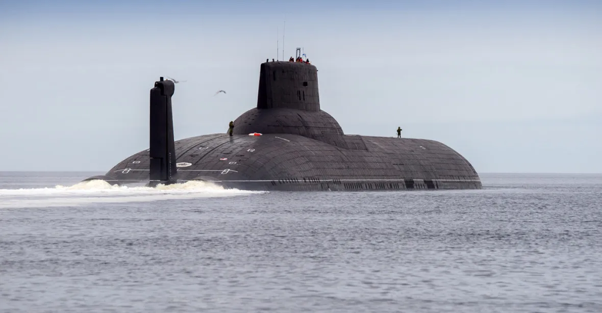 Hořela supertajná jaderná ponorka? Státní tajemství, odráží Kreml novináře