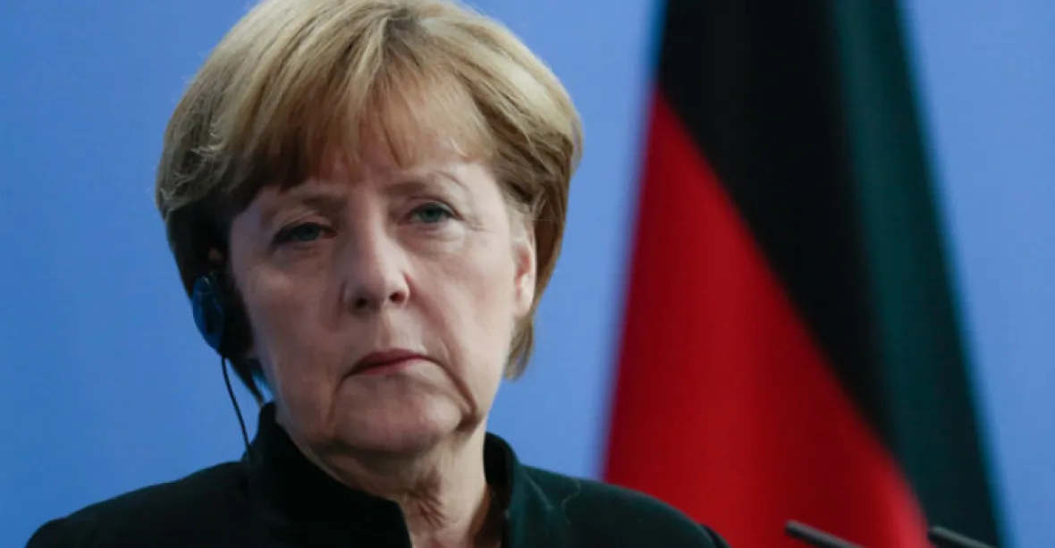 VIDEO: Už potřetí za tři týdny. Merkelovou opět postihl třes těla
