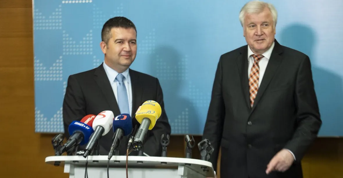 Německý ministr vnitra: Ochota Česka podílet se na řešení migrace se blíží nule