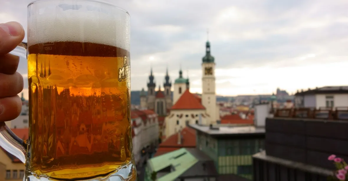 Praha vyšle výzkumníky do nočních barů. Budou zkoumat kdo v nich pije a ruší v centru
