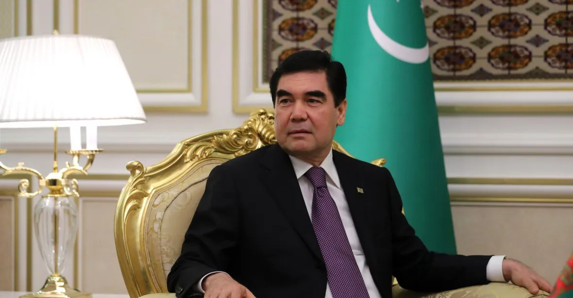 Vrhač nožů, bylinkář, raper a turkmenský prezident nezemřel. Je to „absolutní lež“