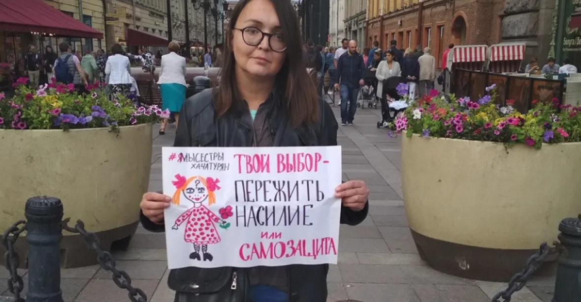 V Petrohradu brutálně zavraždili známou LGBT aktivistku. Policie její stížnosti ignorovala