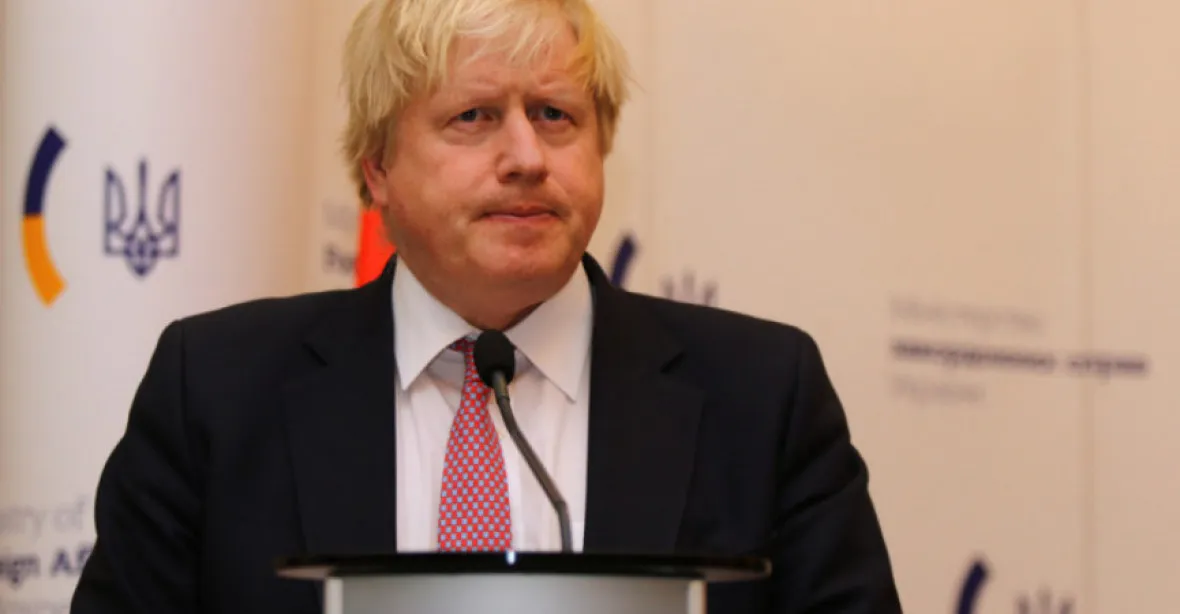 Londýn versus Brusel. Johnson jde do konfliktu s EU, píší média a spekulují o volbách