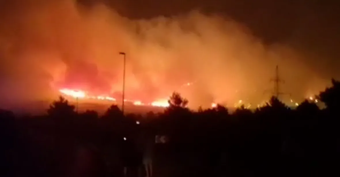 Rozsáhlý požár u chorvatského Šibeniku způsobila žhářka z ředitelství dálnic