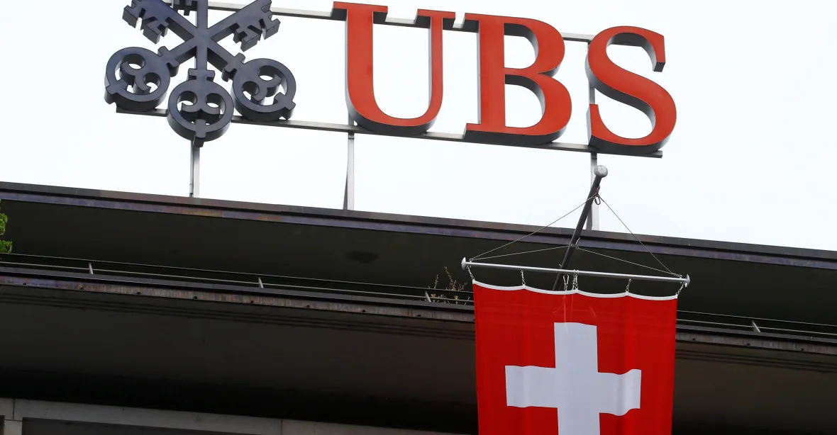 Záporná sazba: Švýcarská banka UBS zpoplatní vklady majetných klientů