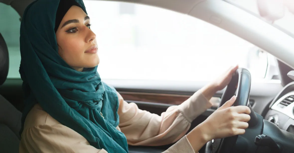Reforma v Saúdské Arábii: ženy mohou cestovat bez svolení mužů