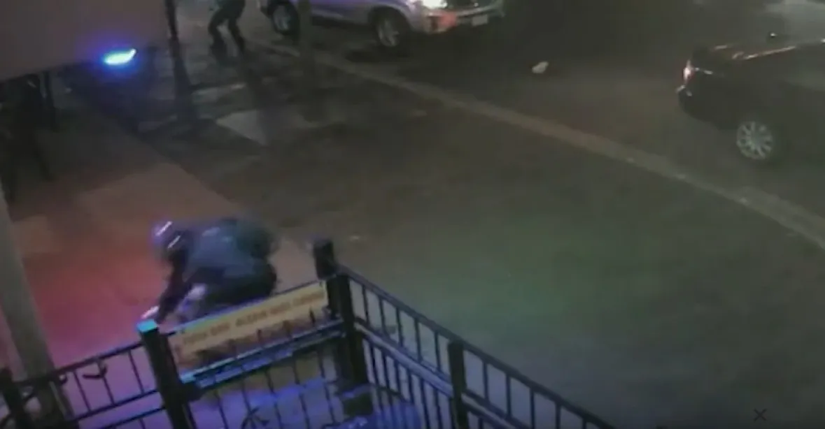 VIDEO: Policie zareagovala do 30 vteřin. Záběry ukazují, jak zlikvidovala střelce z Daytonu