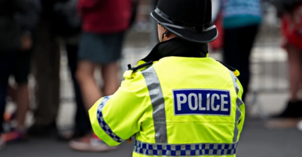 Policista v Londýně chtěl zastavit řidiče, ten na něj zaútočil mačetou