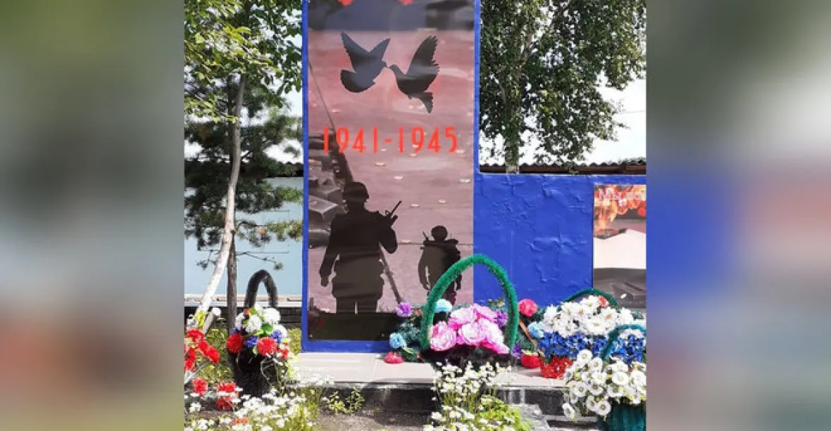 Trapas v Rusku. Na pomníku se místo rudoarmějců objevili američtí vojáci