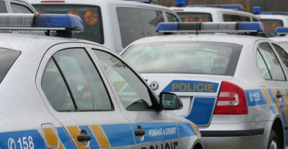 Policie zasahovala po celém Česku kvůli stamilionovým daňovým úniků, zadržela 22 lidí
