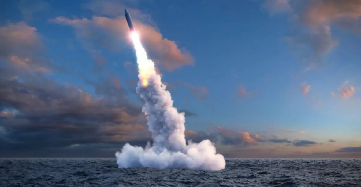 Rusko vypustilo z ponorek dvě testovací strategické rakety