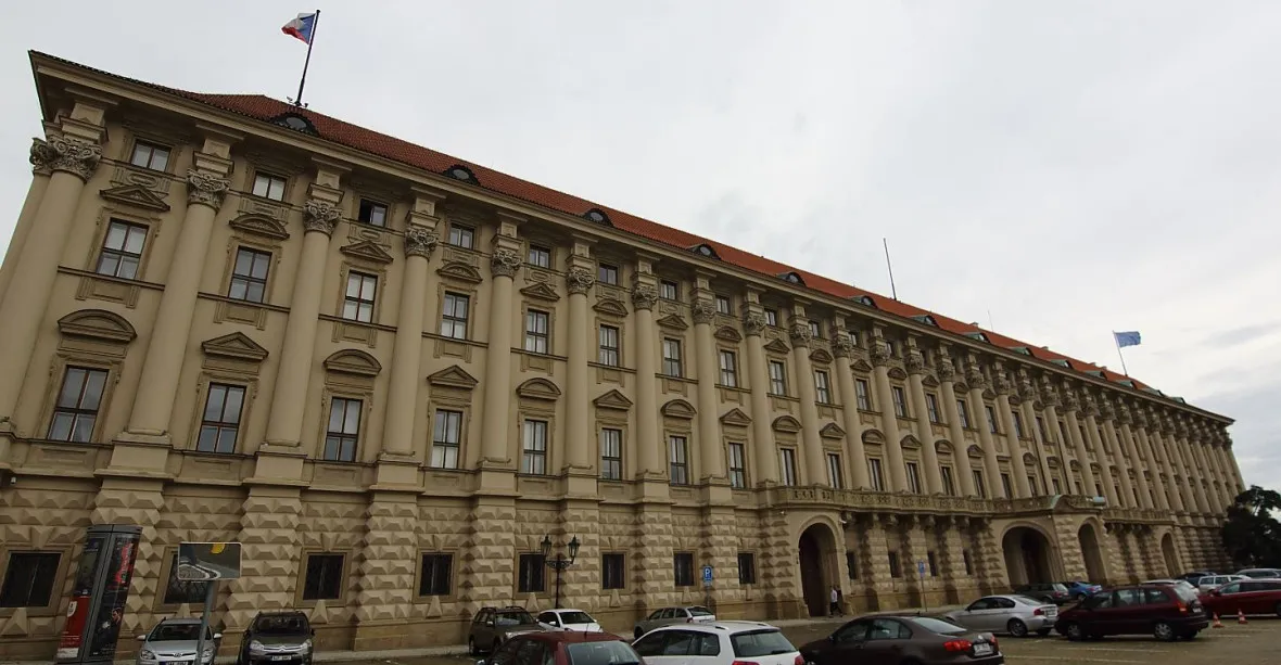 Moskva stáhla z Prahy diplomata zapleteného do kšeftování s ambasádními byty