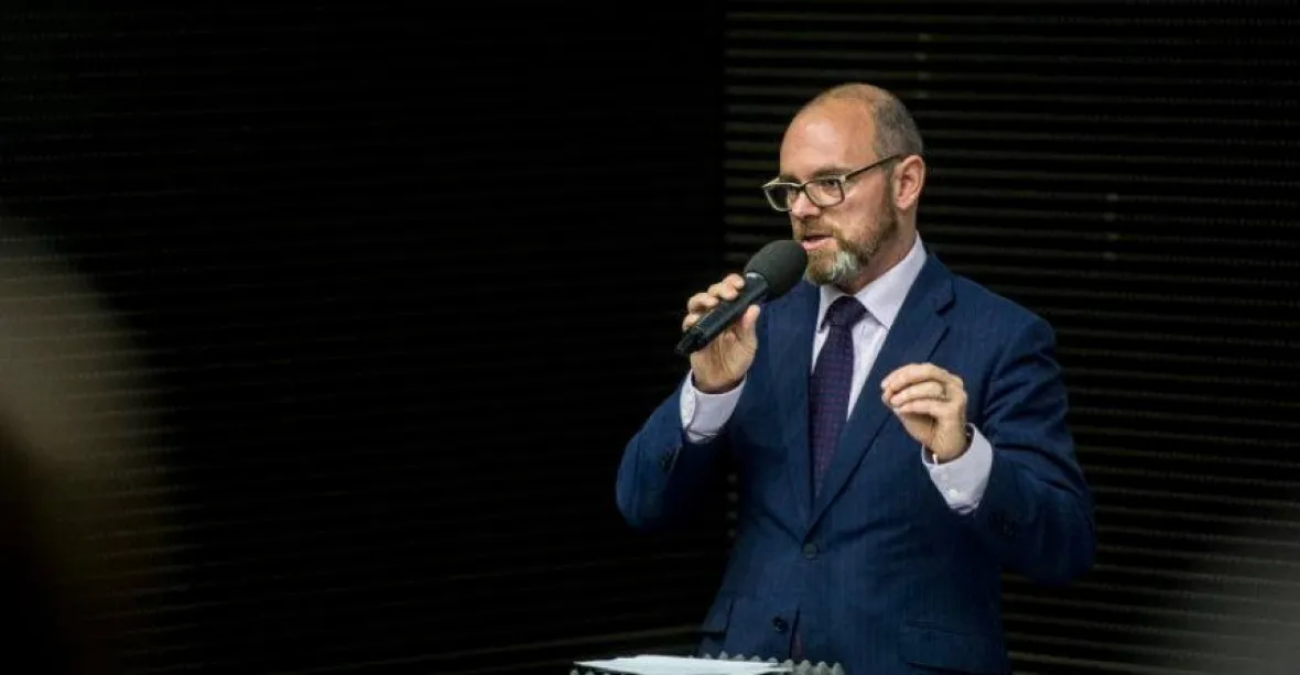 Ministr Plaga odvolal svého politického náměstka Pavlíka z ČSSD, kvůli úsporám