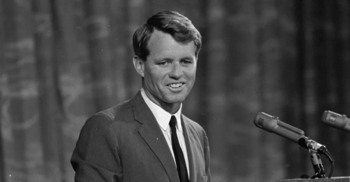 Vrah Roberta Kennedyho sedí už 50 let. Teď byl pobodán spoluvězněm